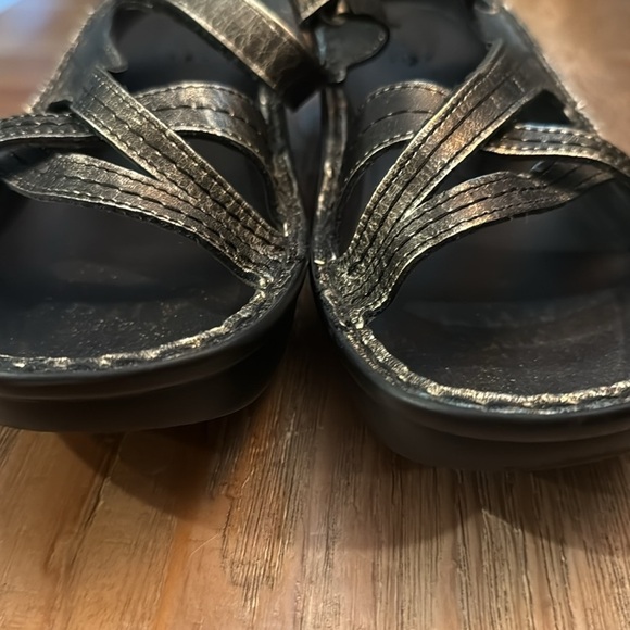 NAOT Women's Metallic Sandals in like new condition Size 40 - Picture 3 of 5